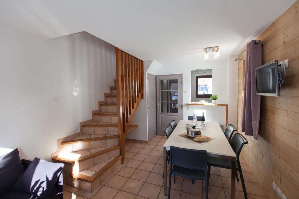 Les Chalets Du Jardin Alpin La Salle-les-Alpes Rum bild