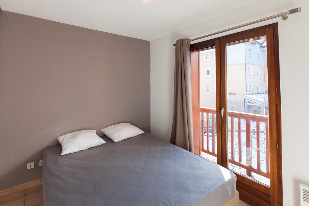 Les Chalets Du Jardin Alpin La Salle-les-Alpes Rum bild