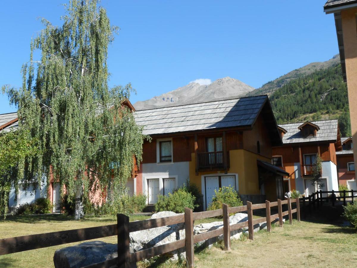 Les Chalets Du Jardin Alpin La Salle-les-Alpes Exteriör bild